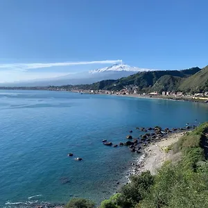 https://casa-urbano.taorminaitalyhotels.com
