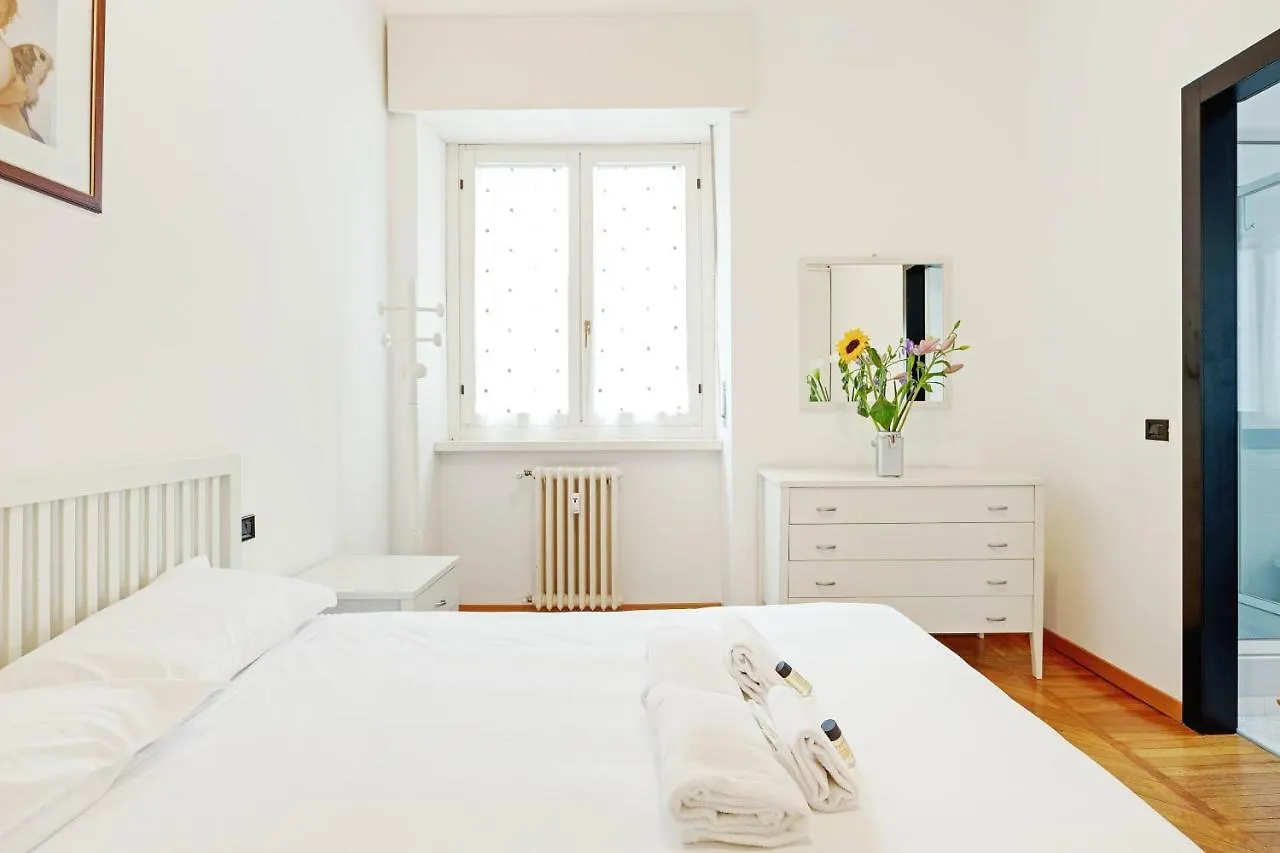 S. Maria Valle Central Roomy Flat Milán Apartamento