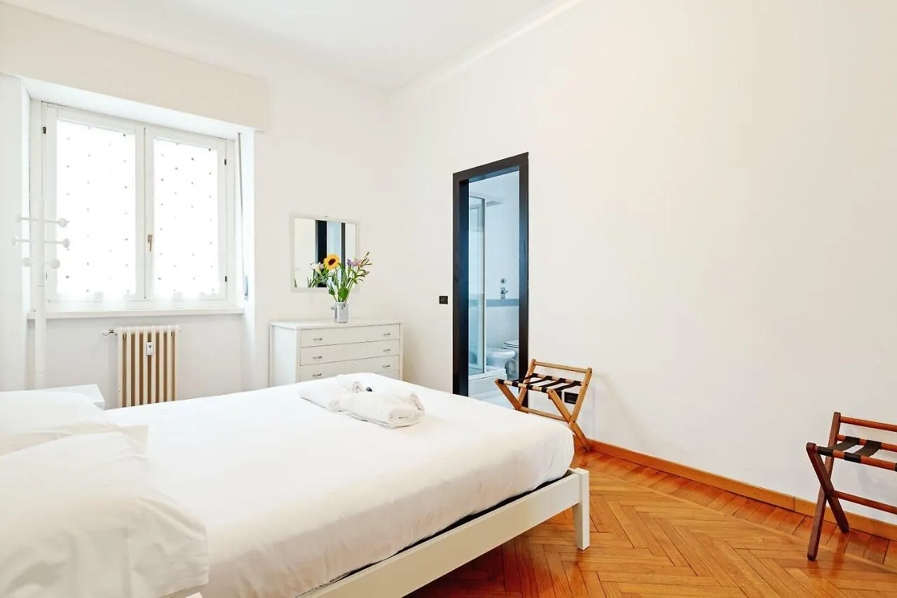 S. Maria Valle Central Roomy Flat Milan