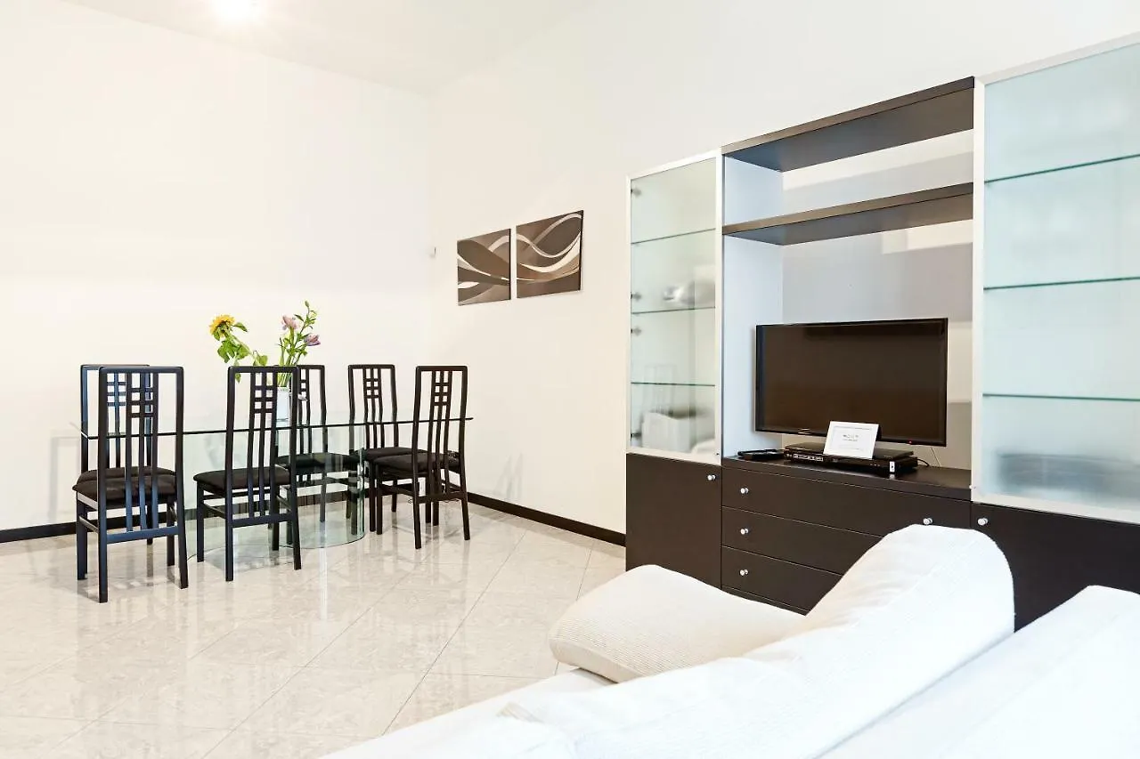 Apartamento S. Maria Valle Central Roomy Flat Milán Italia