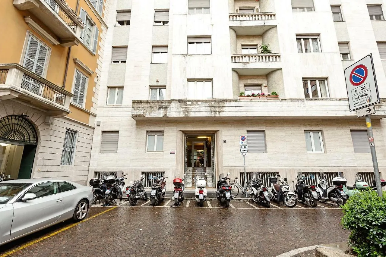 Apartamento S. Maria Valle Central Roomy Flat Milán Italia